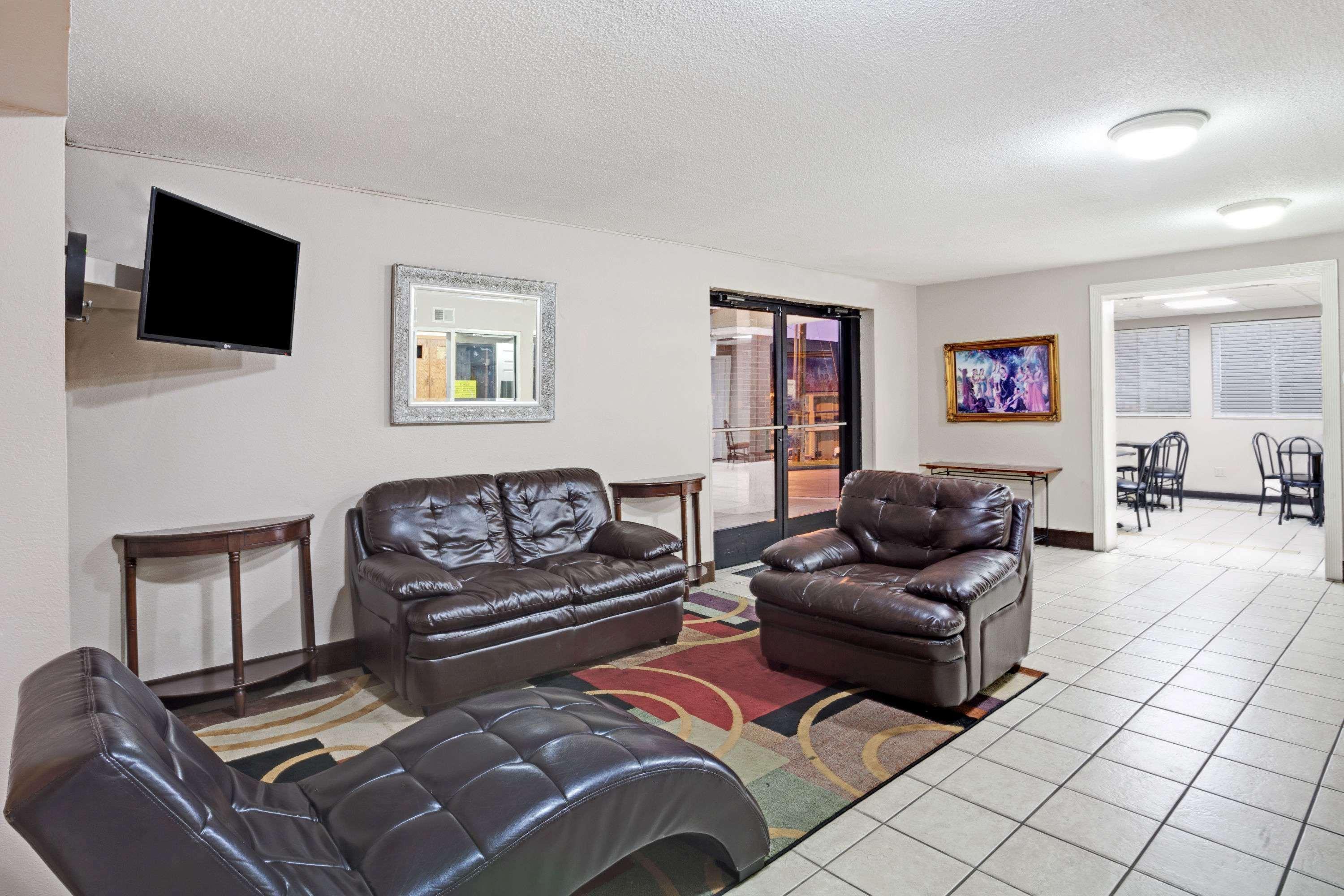 Super 8 By Wyndham Nashville/ Dntn/ Opryland Area Buitenkant foto