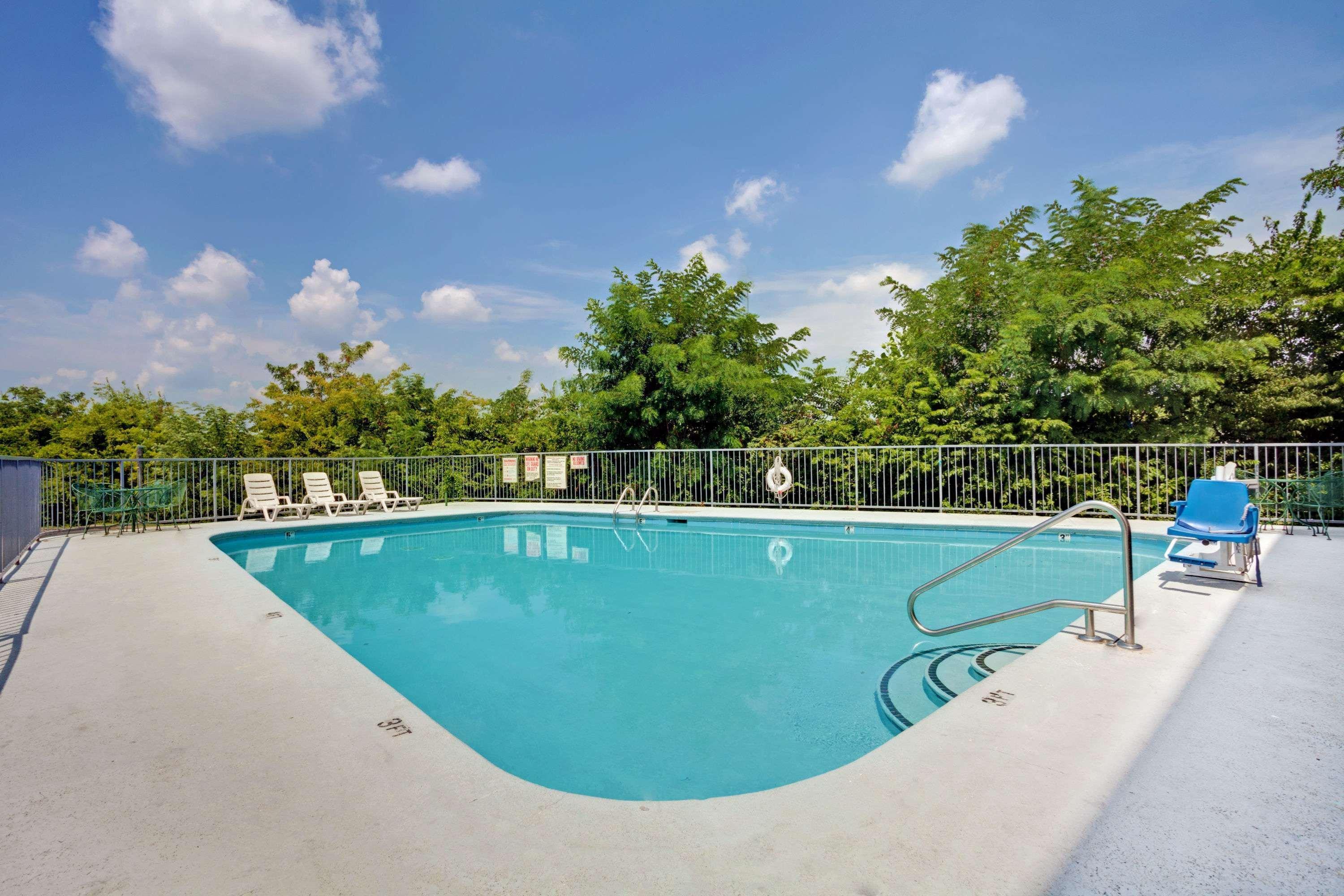 Super 8 By Wyndham Nashville/ Dntn/ Opryland Area Buitenkant foto