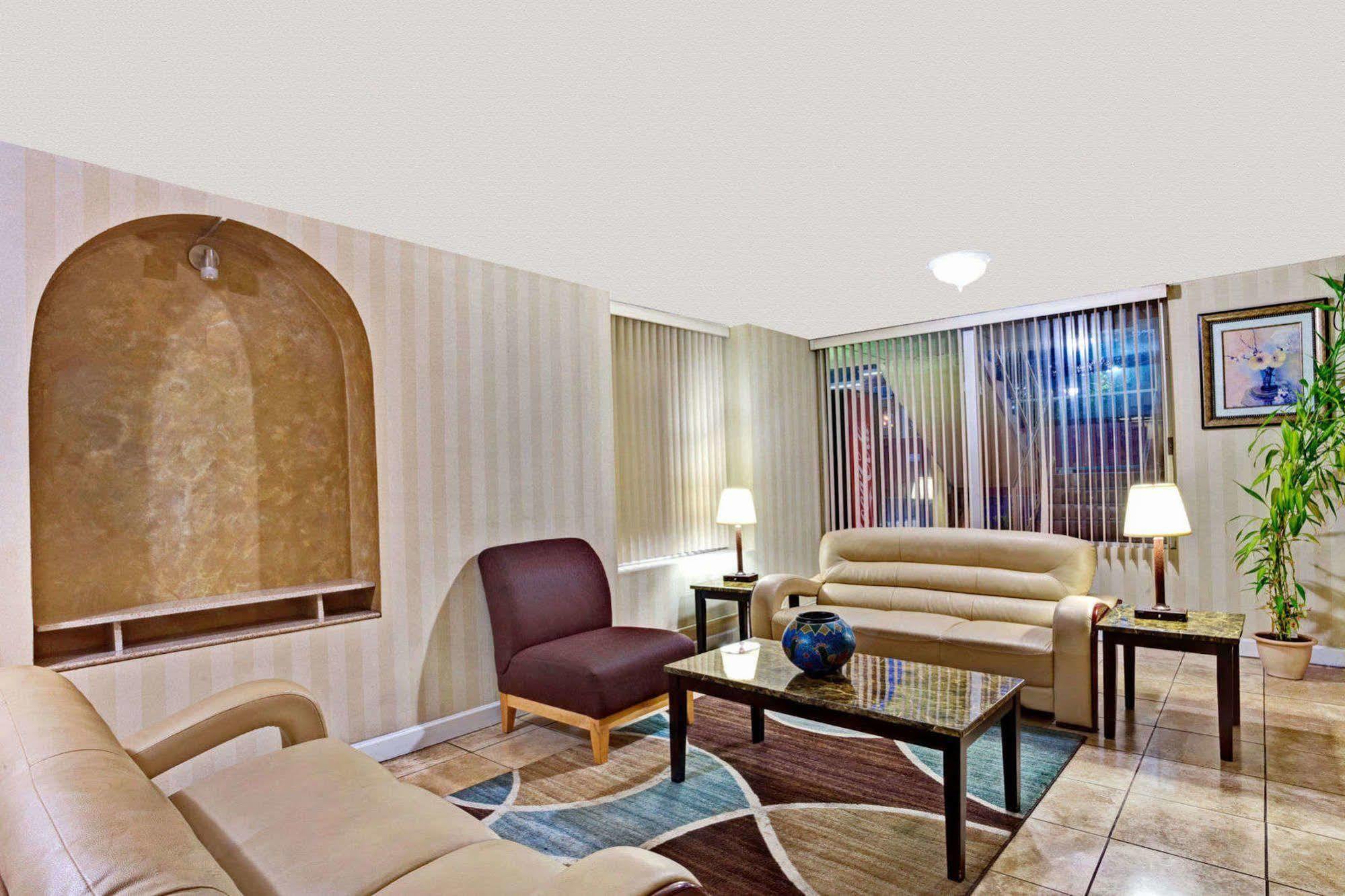 Super 8 By Wyndham Nashville/ Dntn/ Opryland Area Buitenkant foto