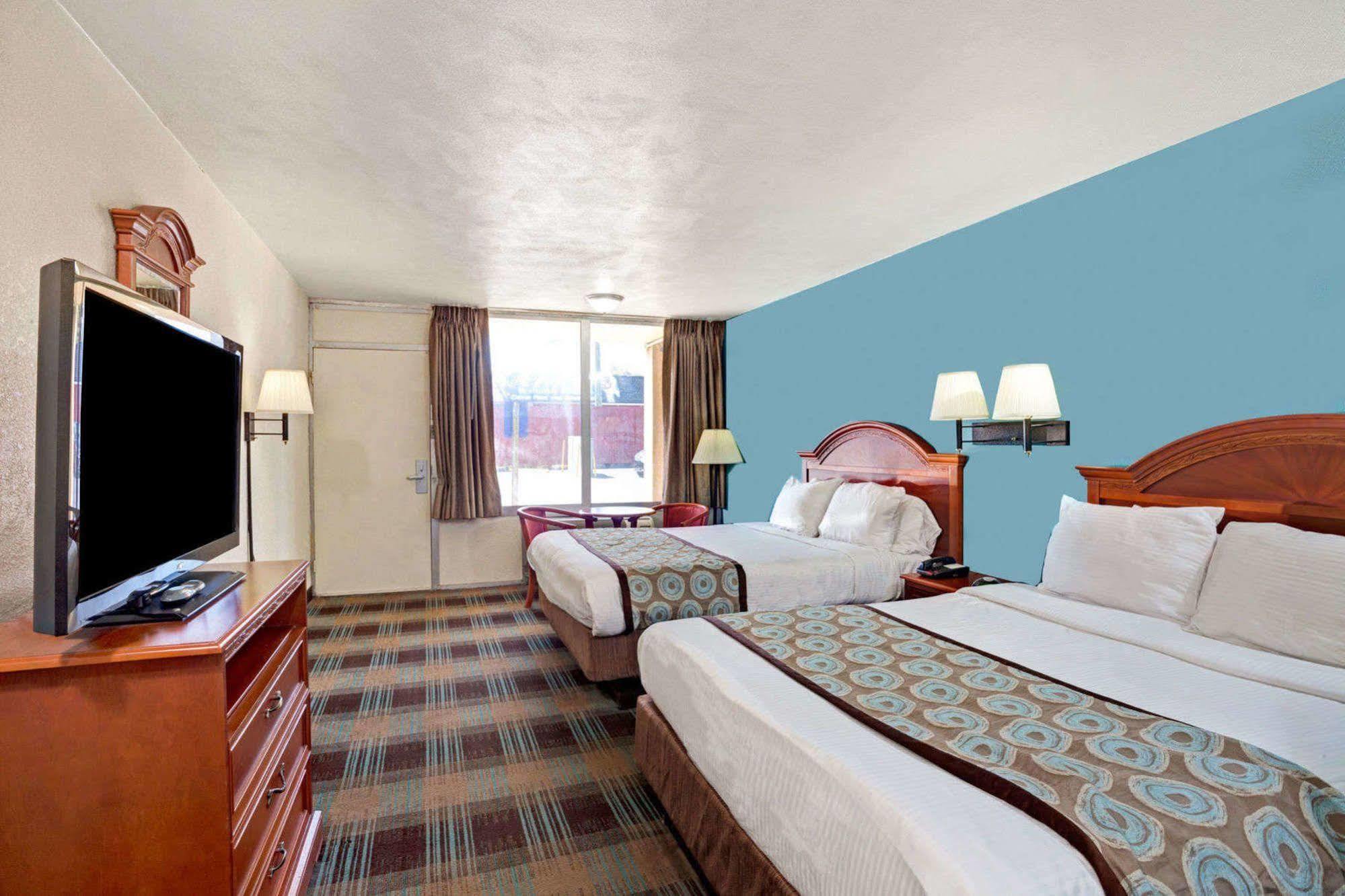 Super 8 By Wyndham Nashville/ Dntn/ Opryland Area Buitenkant foto